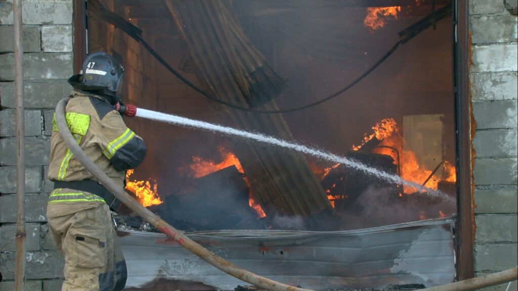 Пожар произошел на складе в Ногинске